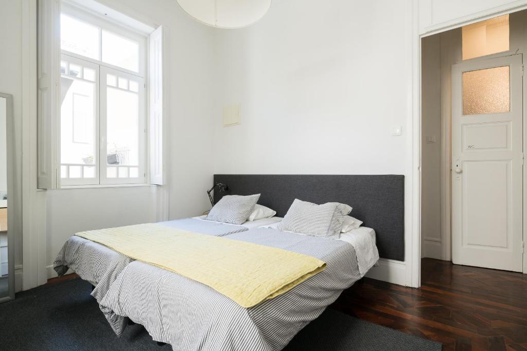 Postel nebo postele na pokoji v ubytování Baixa24 · City Center Private Sun Deck Apartment