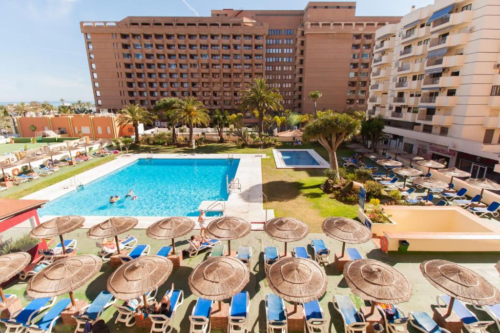 Bazén v ubytování Hotel Apartamento PYR Fuengirola private sunny pool side nebo v jeho okolí