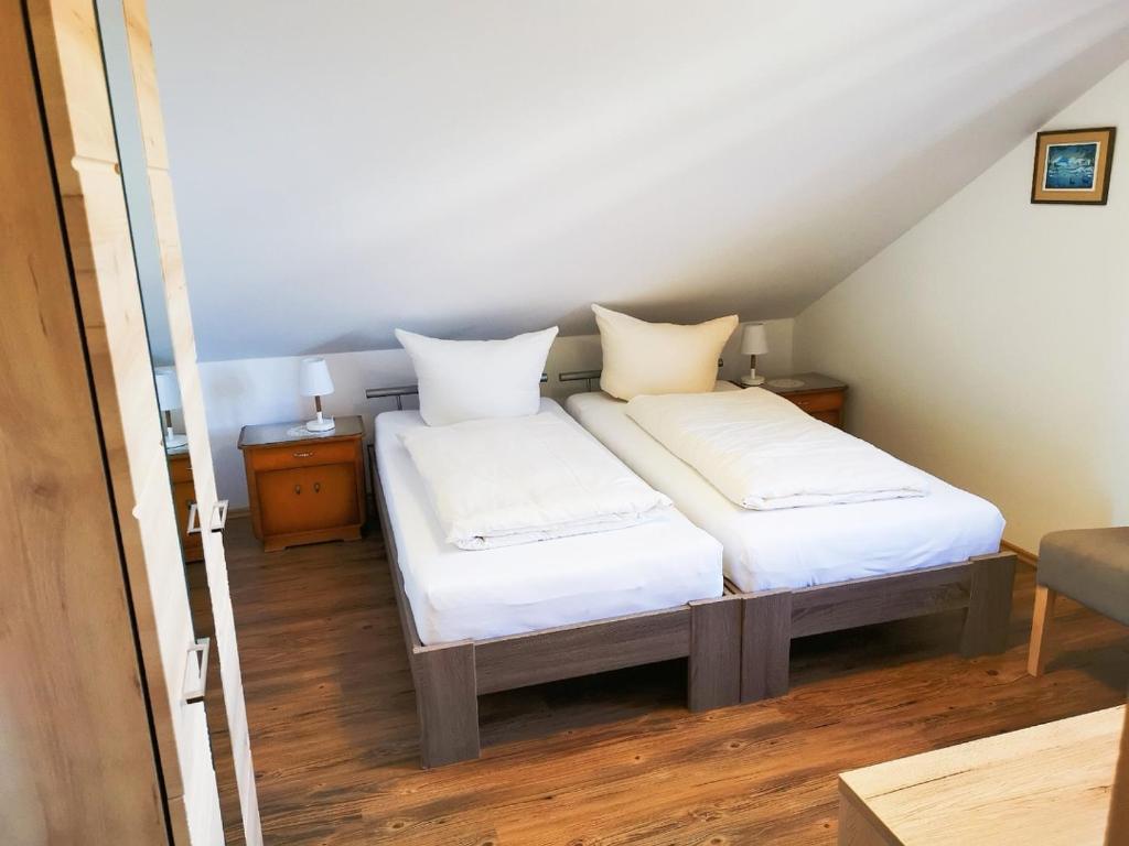 Postel nebo postele na pokoji v ubytování Hotel Oyer Hof - selbst Service
