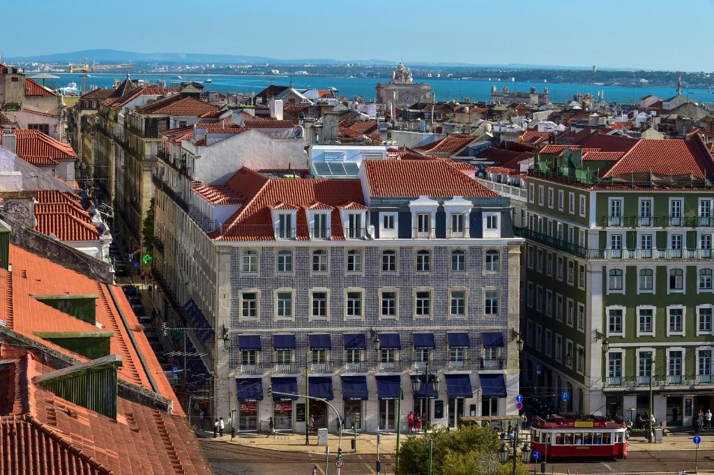 Nespecifikovaný výhled na destinaci Lisabon nebo výhled na město při pohledu z hotelu