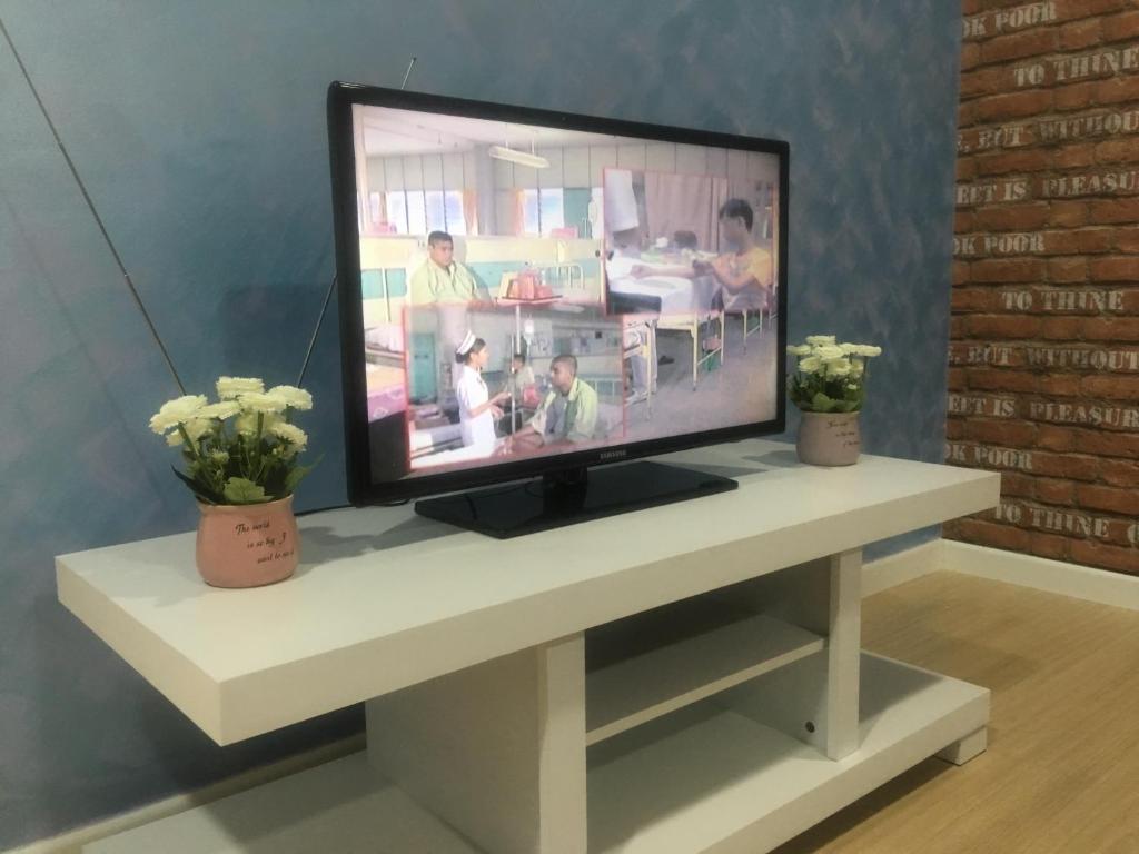 TV a/nebo společenská místnost v ubytování Woodsbury Suites 7722 Butterworth Penang