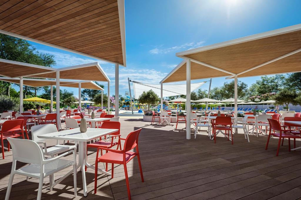 Reštaurácia alebo iné gastronomické zariadenie v ubytovaní Victoria Mobilehome in Istra Premium Camping Resort