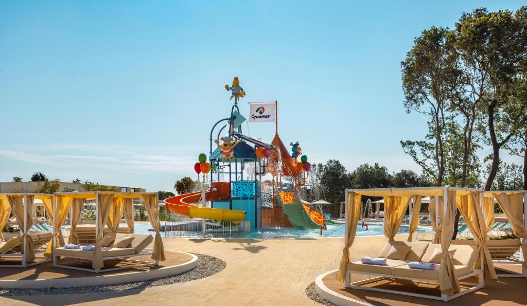 Bazén v ubytovaní Victoria Mobilehome in Istra Premium Camping Resort alebo v jeho blízkosti