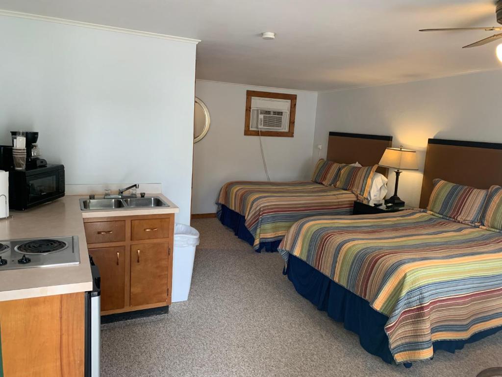 a hotel room with two beds and a sink at Maple Lane Empire in Empire