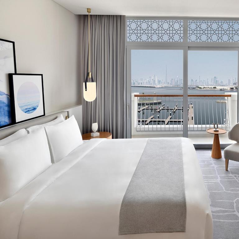 
Marina View Premier Suite Corner with Private Balcony - Free Shuttle to Dubai Mall & La Mer Beach
