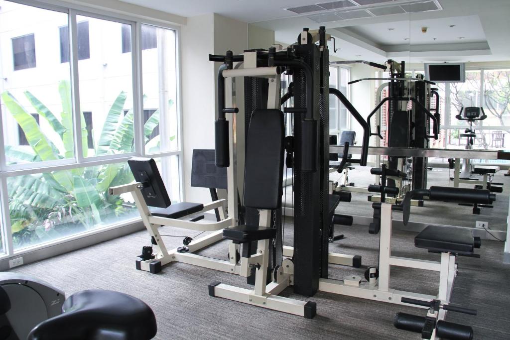 Fitness centrum a/nebo fitness zařízení v ubytování FuramaXclusive Sathorn, Bangkok