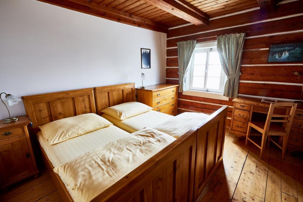 Postel nebo postele na pokoji v ubytování Panský dům - Jizerka