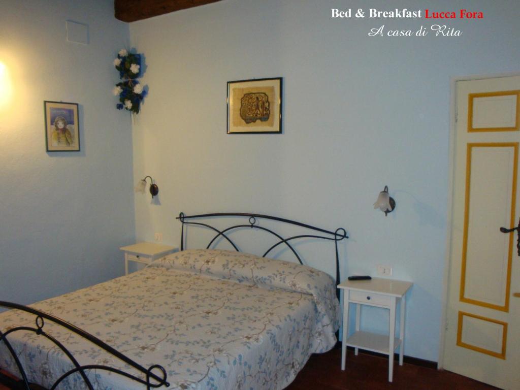 A bed or beds in a room at Bed & Breakfast Lucca Fora