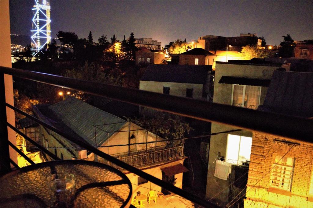 Nespecifikovaný výhled na destinaci Tbilisi nebo výhled na město při pohledu z hotelu