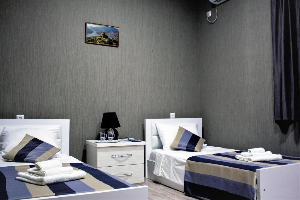 Postel nebo postele na pokoji v ubytování Twins Hotel
