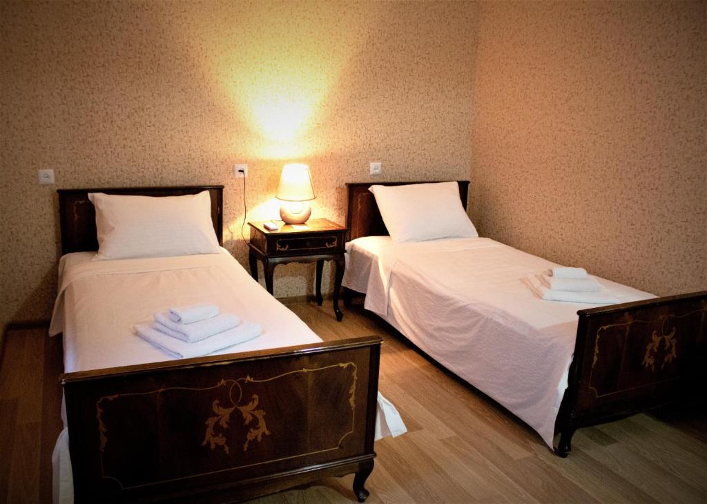 Postel nebo postele na pokoji v ubytování Twins Hotel