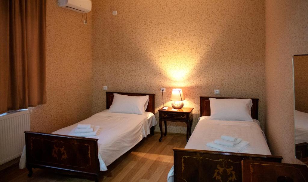 Postel nebo postele na pokoji v ubytování Twins Hotel
