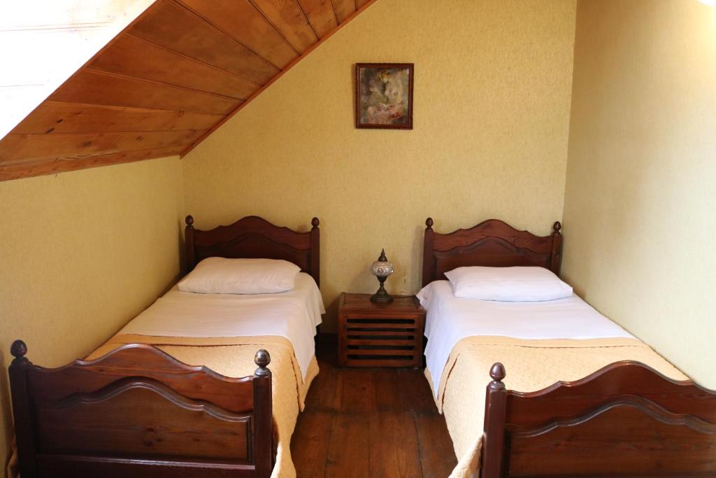 Postel nebo postele na pokoji v ubytování Milorava's Guest House & Wine Cellar
