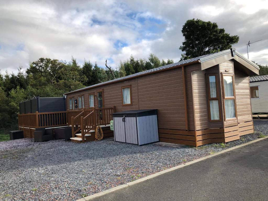 Moonlight Ridge -2 bedroom lodge with hot tub - Villa