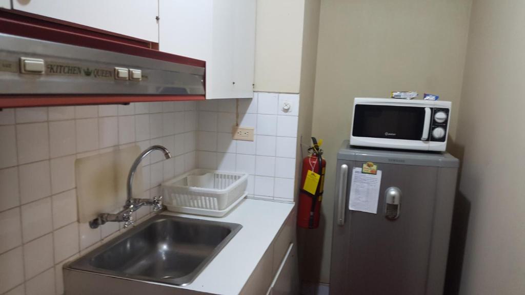 Kuchyň nebo kuchyňský kout v ubytování Suite Service Apart Hotel