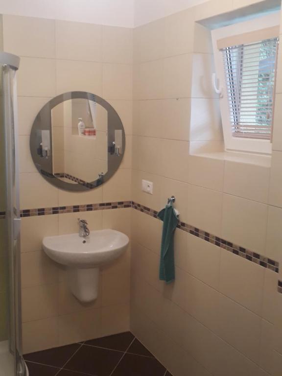 Koupelna v ubytování Apartman Naji - Tale
