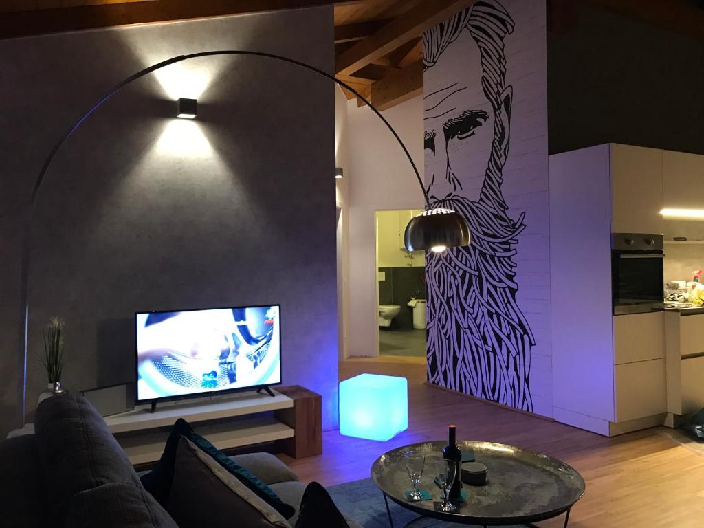 a living room with a couch and a tv at Penthouse Skyview im Natur-Erlebnispark Bad Kleinkirchheim in Patergassen