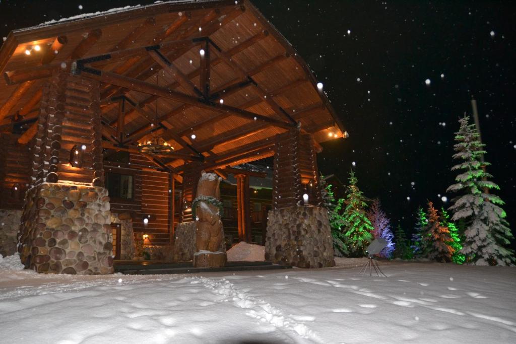 Daniels Summit Lodge v zimě