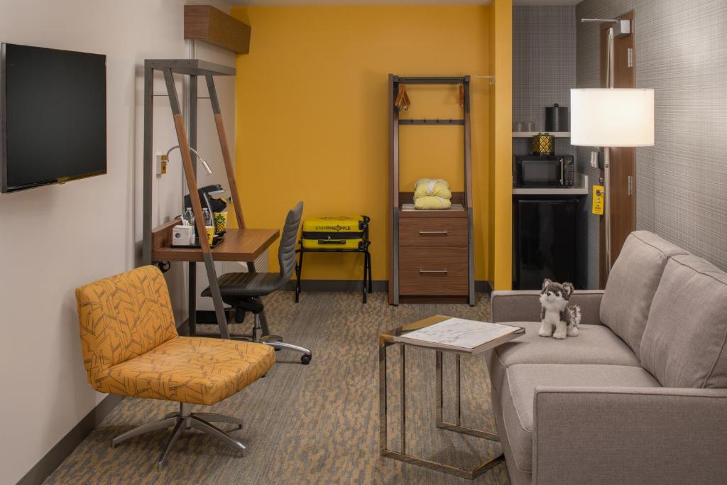 TV a/nebo společenská místnost v ubytování Staypineapple, Hotel Z, Gaslamp San Diego