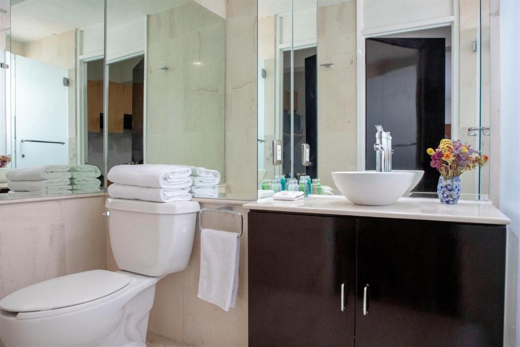 Koupelna v ubytování Suites Coben Apartamentos Amueblados
