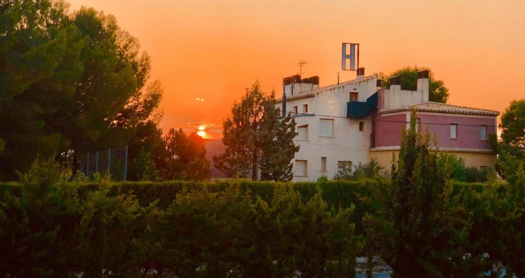 Východ nebo západ slunce při pohledu z hotelu nebo okolí
