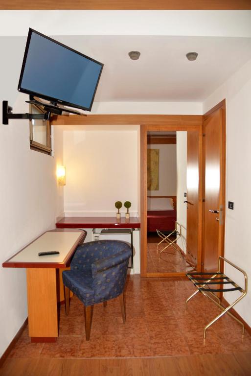 TV a/nebo společenská místnost v ubytování Hotel Giotto