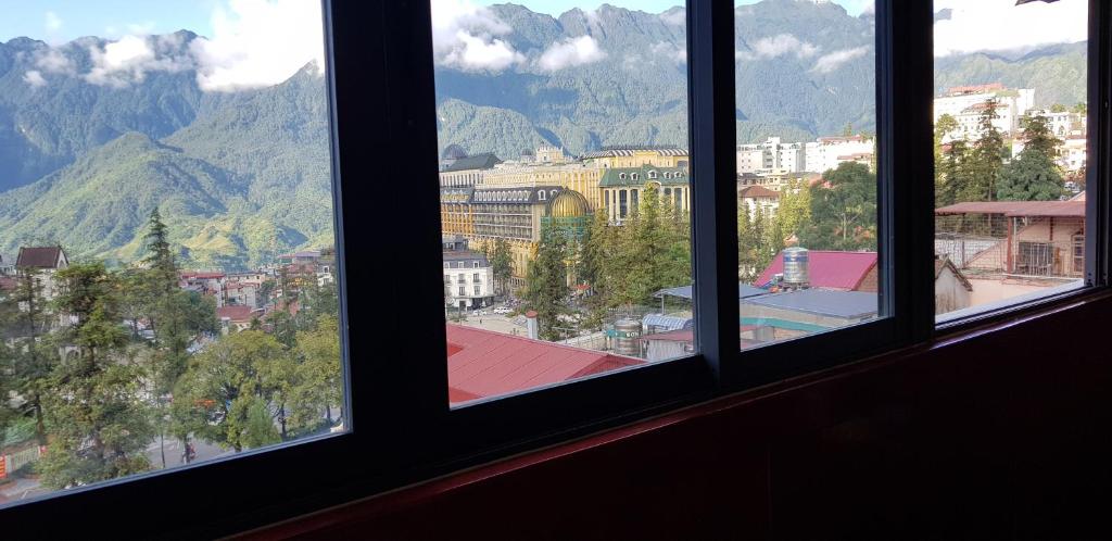 Nespecifikovaný výhled na hory nebo výhled na hory při pohledu z hotelu