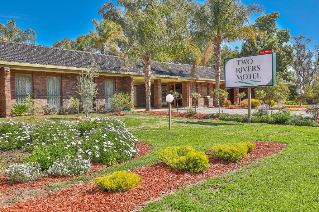 a two kings motel sign in front of a house at Two Rivers Motel in Wentworth