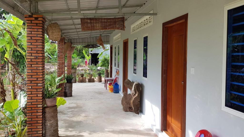 Zahrada ubytování Phonluer Angkor Homestay,