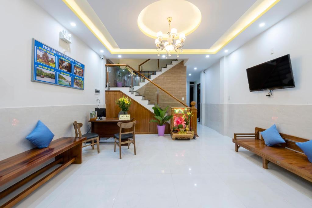 TV a/nebo společenská místnost v ubytování Hoi An Impression Homestay