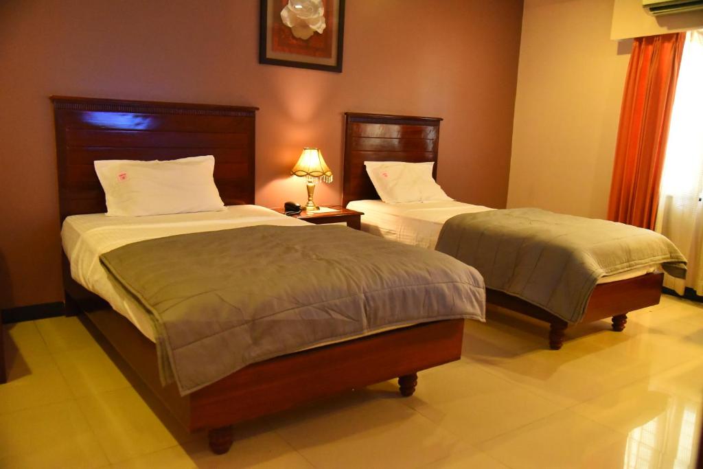 Postel nebo postele na pokoji v ubytování Hotel Subhalakshmi Palace