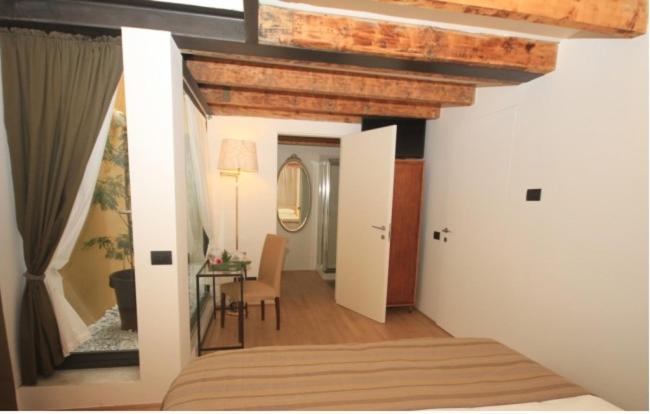 Fotografie z fotogalerie ubytování Lisander B&B suite and terrace v destinaci Seregno