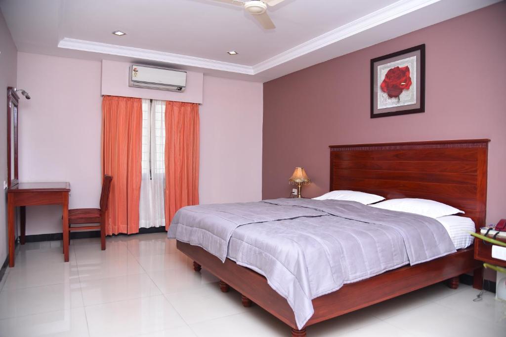 Postel nebo postele na pokoji v ubytování Hotel Subhalakshmi Palace