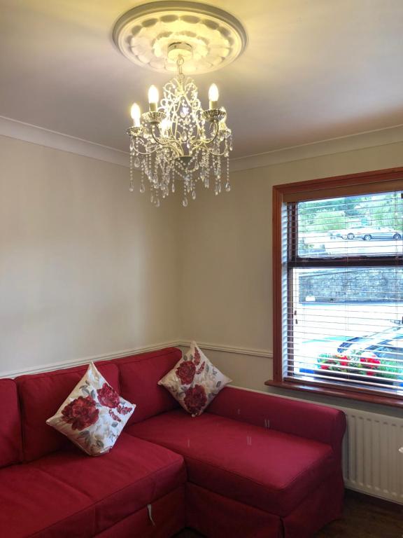 Posezení v ubytování NEW LISTING Faye’s Place