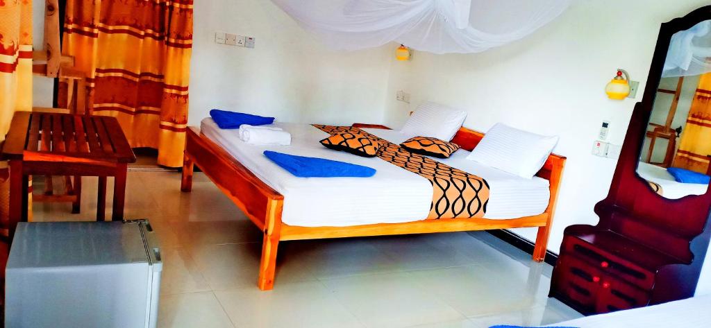 Postel nebo postele na pokoji v ubytování SURF & SAND Hotel Arugambay
