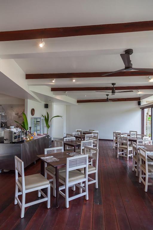 Restaurace v ubytování L'Osteria Luxe Beachfront B&B
