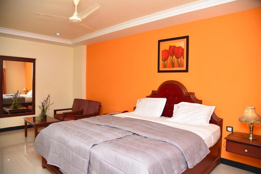 Postel nebo postele na pokoji v ubytování Hotel Subhalakshmi Palace