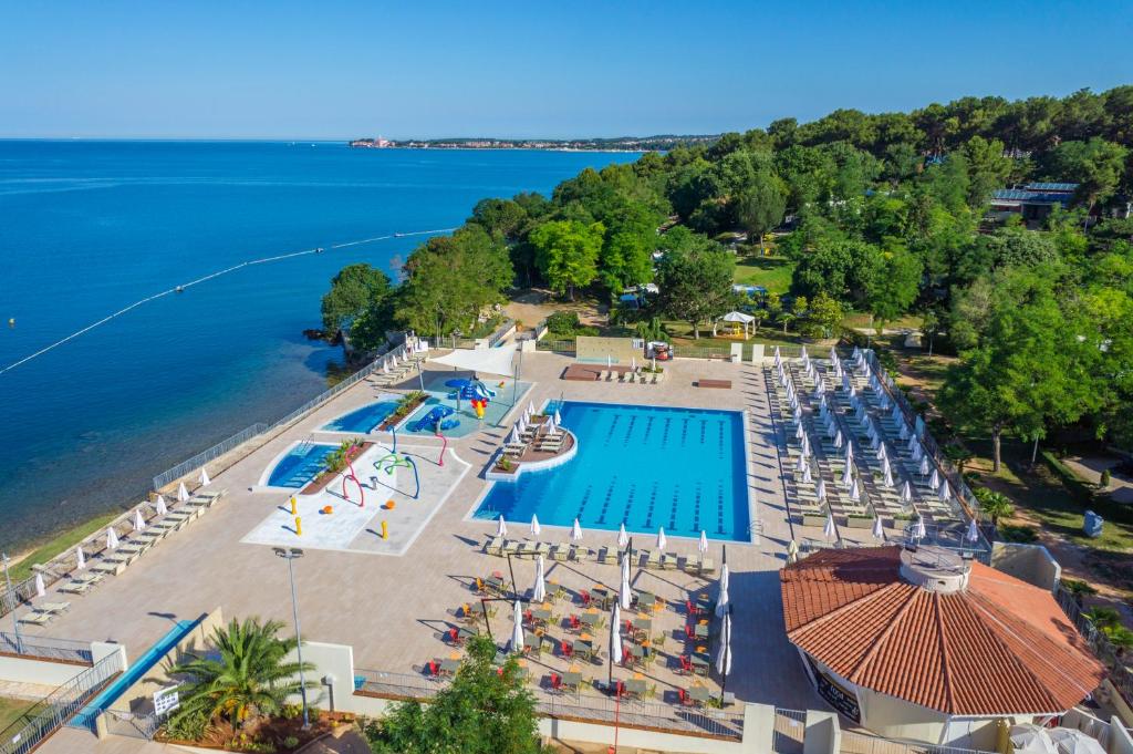 Bazén v ubytování Mobilhome Victoria Camping Lanterna nebo v jeho okolí