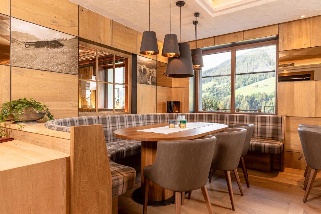 Kuchyň nebo kuchyňský kout v ubytování Alpbacherhof Mountain & Spa Resort