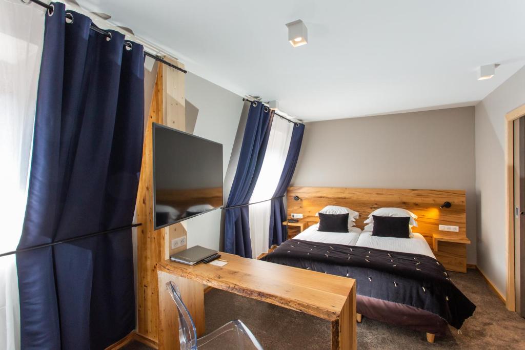 Postel nebo postele na pokoji v ubytování Hôtel Le Rapp