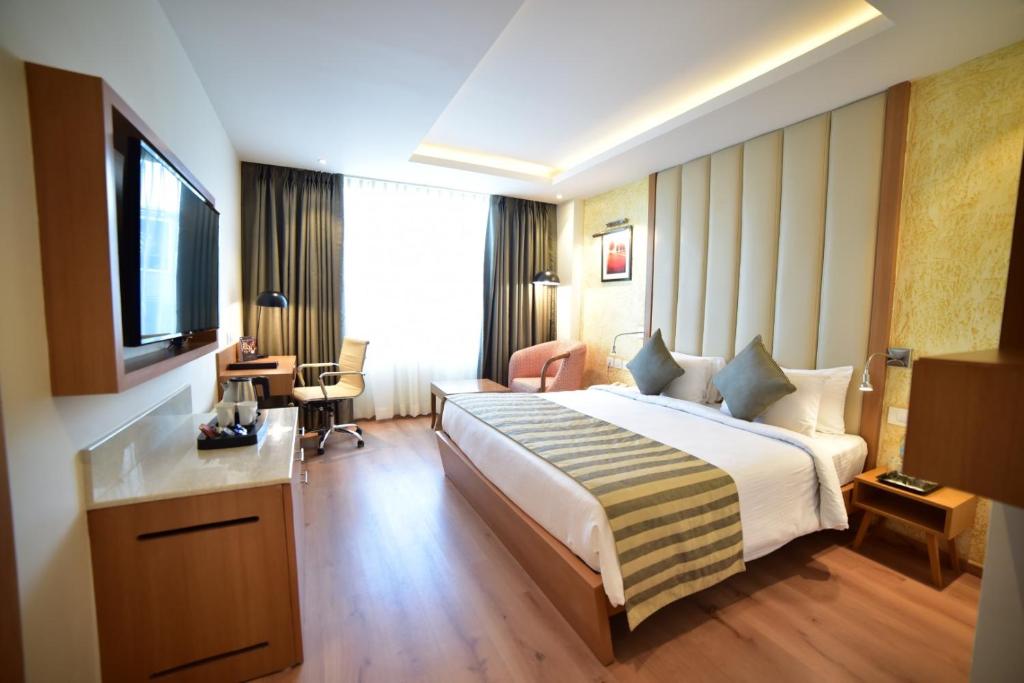 Postel nebo postele na pokoji v ubytování Nemesia City Center - Gurugram, Sector 29