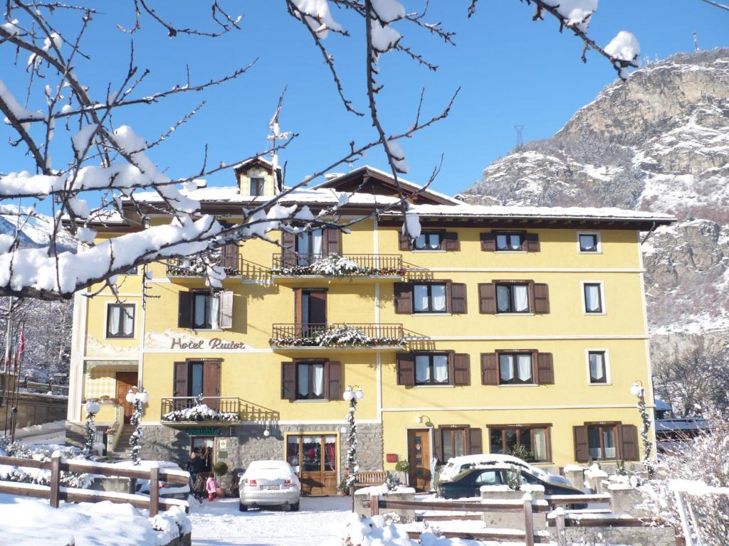 Nespecifikovaný výhled na hory nebo výhled na hory při pohledu z hotelu