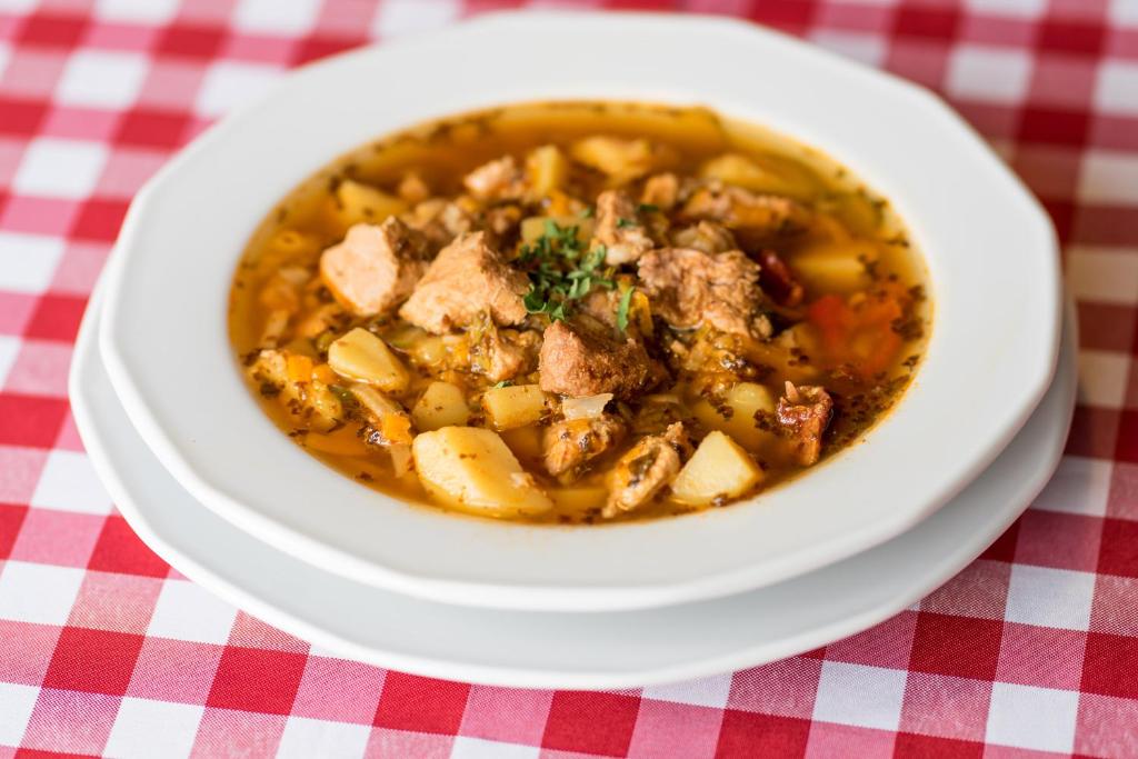 Jedzenie in lodge lub w pobliżu
