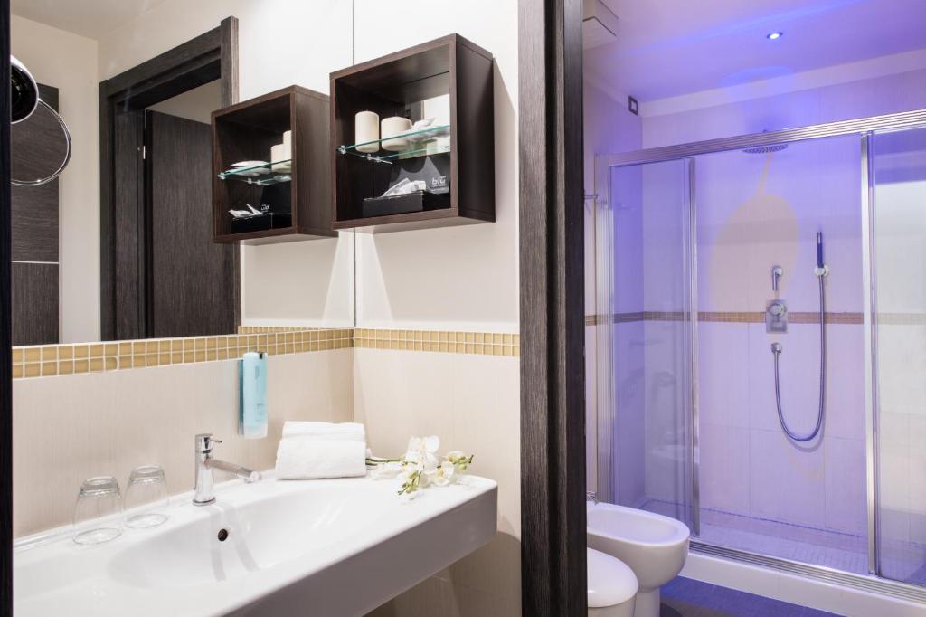 Koupelna v ubytování Blu Suite Resort