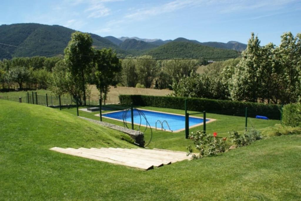 Piscina en o cerca de La casa de santa Cecilia Naturaleza, piscina y jardín