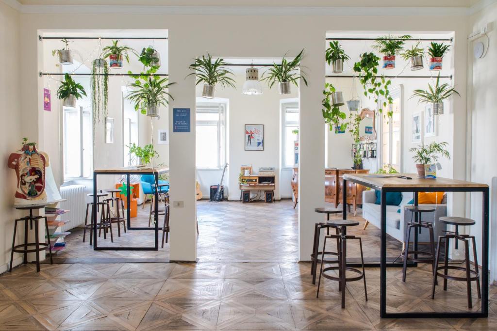 a room with a table and chairs and plants at ControVento in Trieste