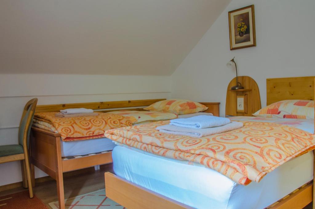 Postel nebo postele na pokoji v ubytování Miškar Rooms
