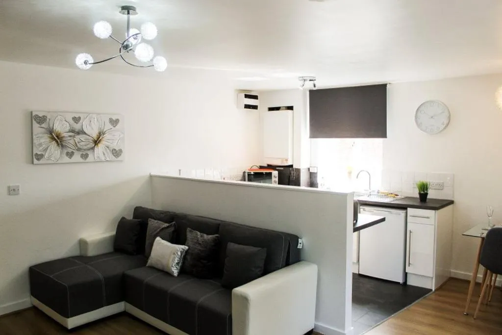 Two Bedroom Liverpool Apartment by Top House, Bayberry (NY), United Kingdom