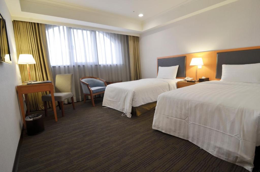 Postel nebo postele na pokoji v ubytování Fuward Hotel Tainan