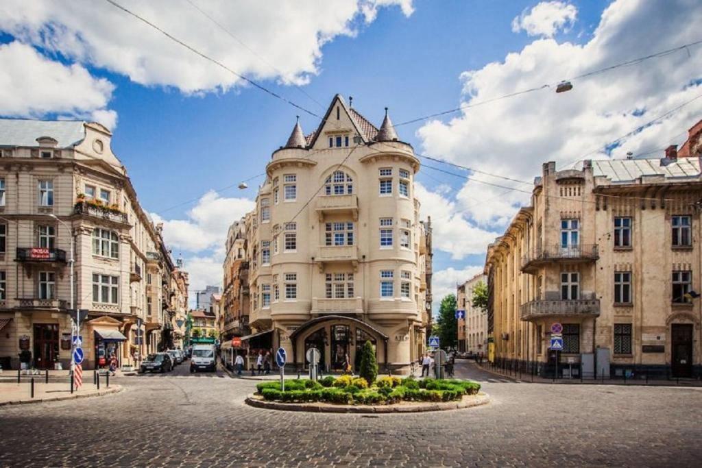 a large white building on a city street at Апартаменти для пари в центральній частині Львова in Lviv